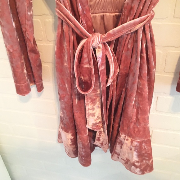 Betsey Johnson Mini Robe Hoodie Crushed Velvet Pink Ruffled hem Flare sleeve M/L - Picture 6 of 13